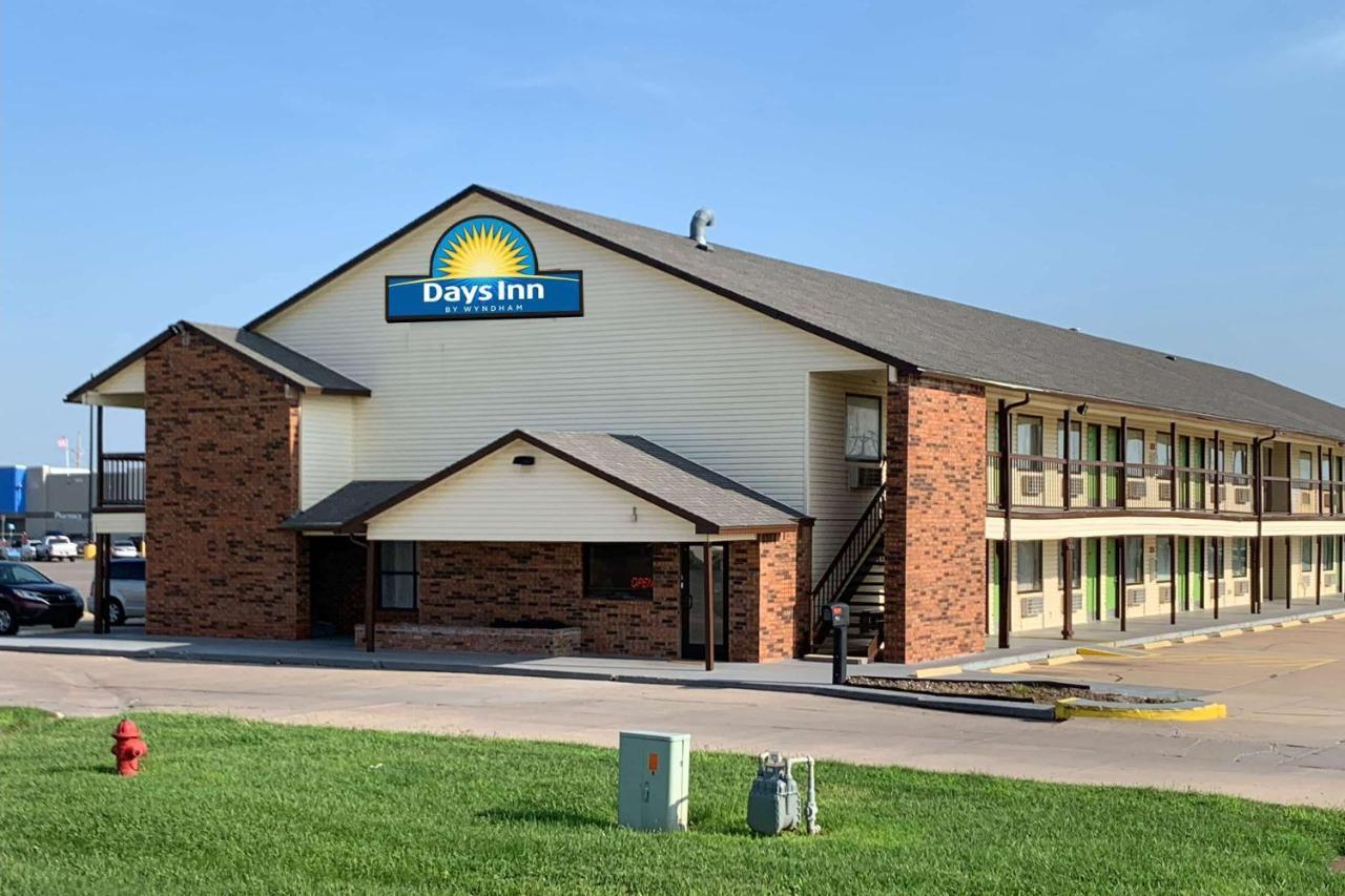 Days Inn By Wyndham Pratt Extérieur photo