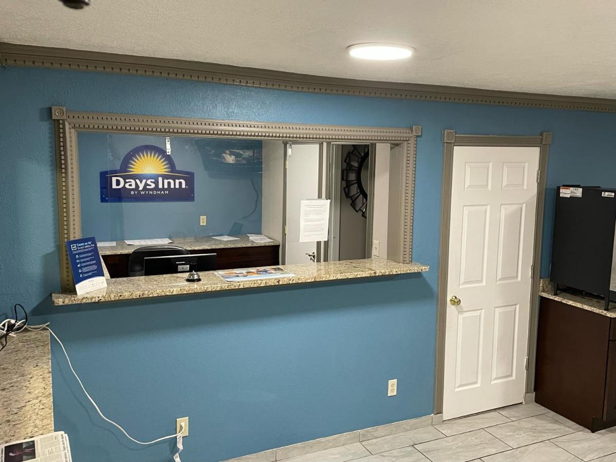 Days Inn By Wyndham Pratt Extérieur photo