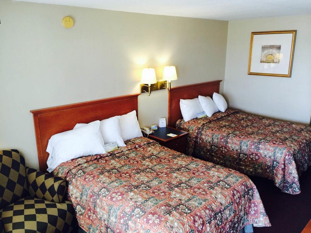 Days Inn By Wyndham Pratt Extérieur photo