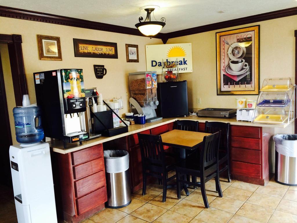 Days Inn By Wyndham Pratt Extérieur photo