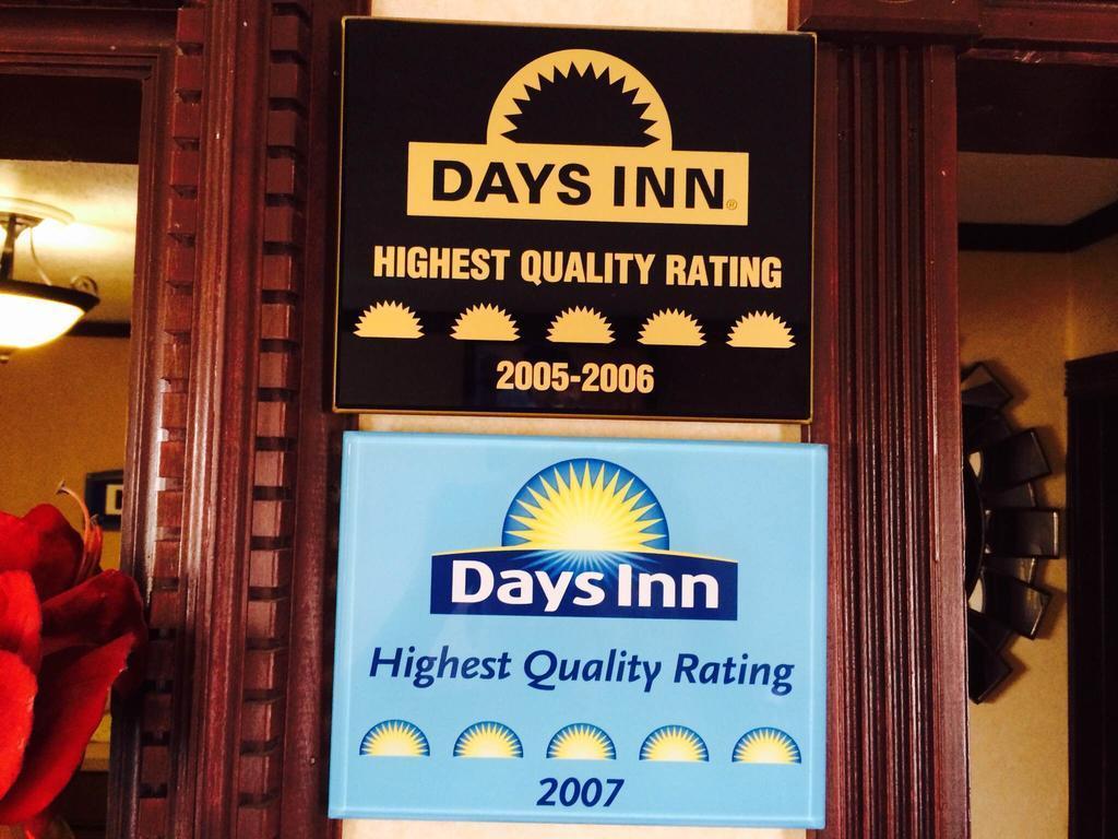 Days Inn By Wyndham Pratt Extérieur photo