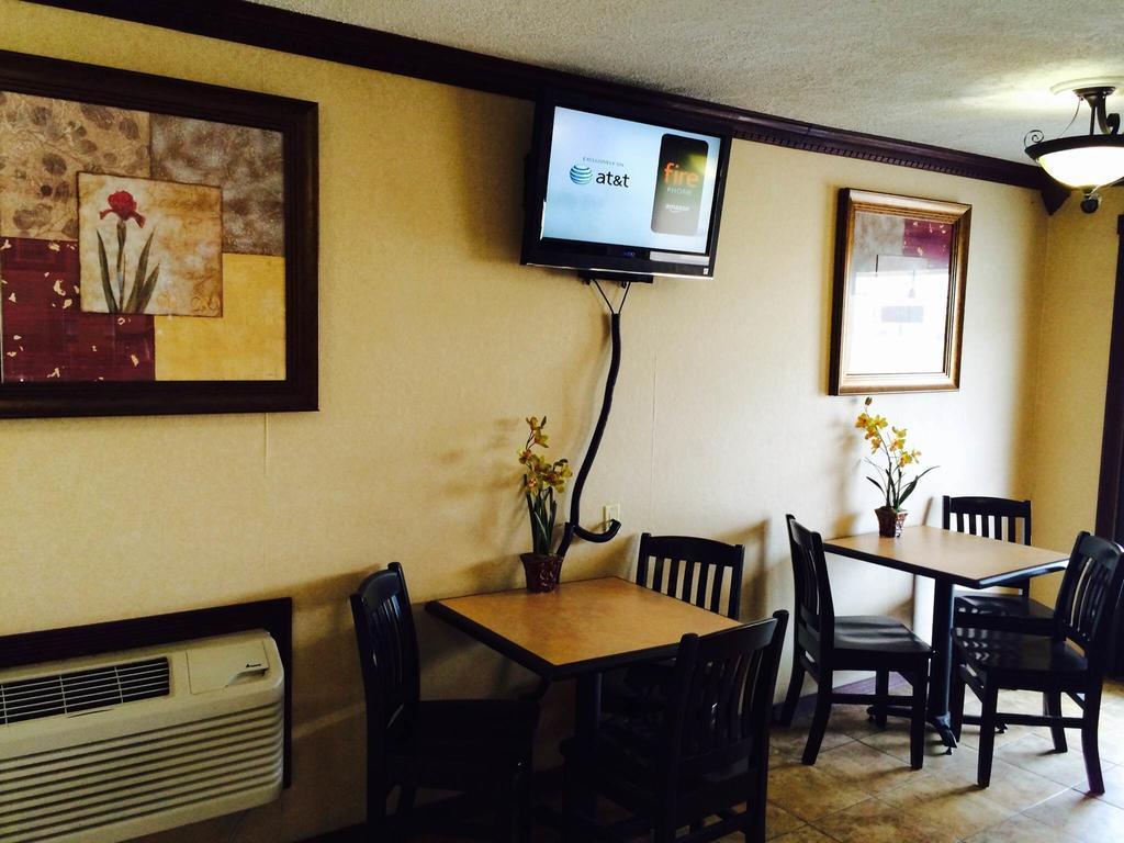 Days Inn By Wyndham Pratt Extérieur photo