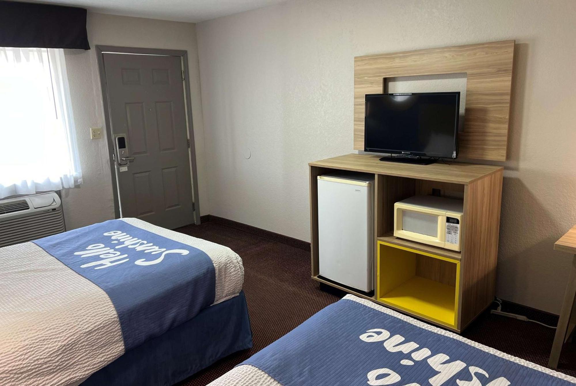 Days Inn By Wyndham Pratt Extérieur photo