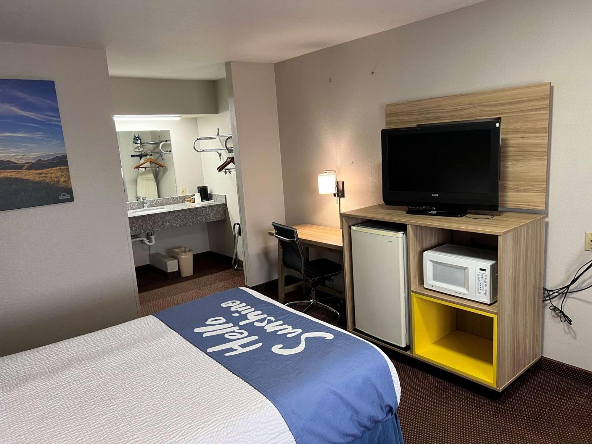Days Inn By Wyndham Pratt Extérieur photo