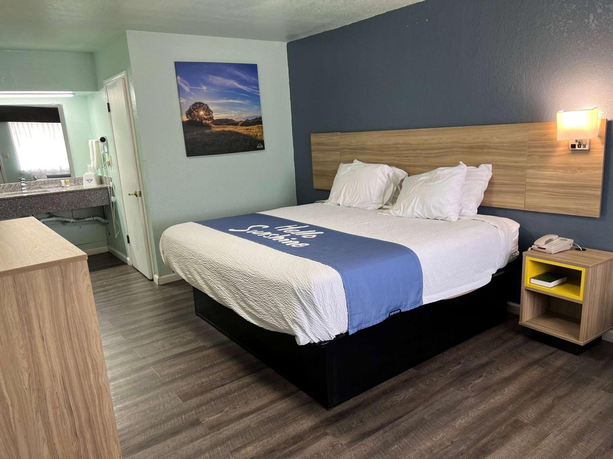 Days Inn By Wyndham Pratt Extérieur photo