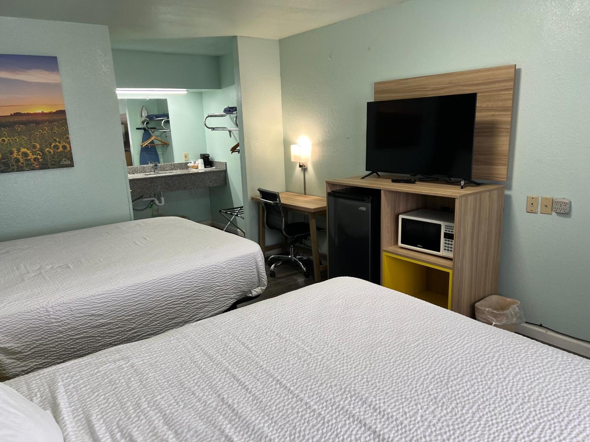 Days Inn By Wyndham Pratt Extérieur photo