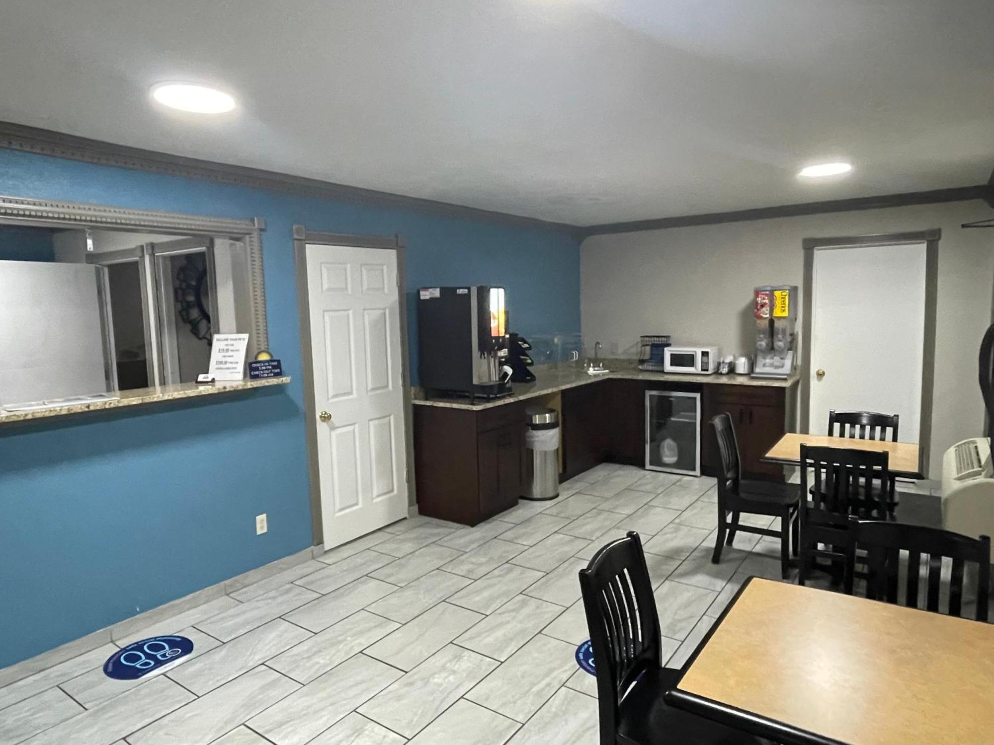 Days Inn By Wyndham Pratt Extérieur photo