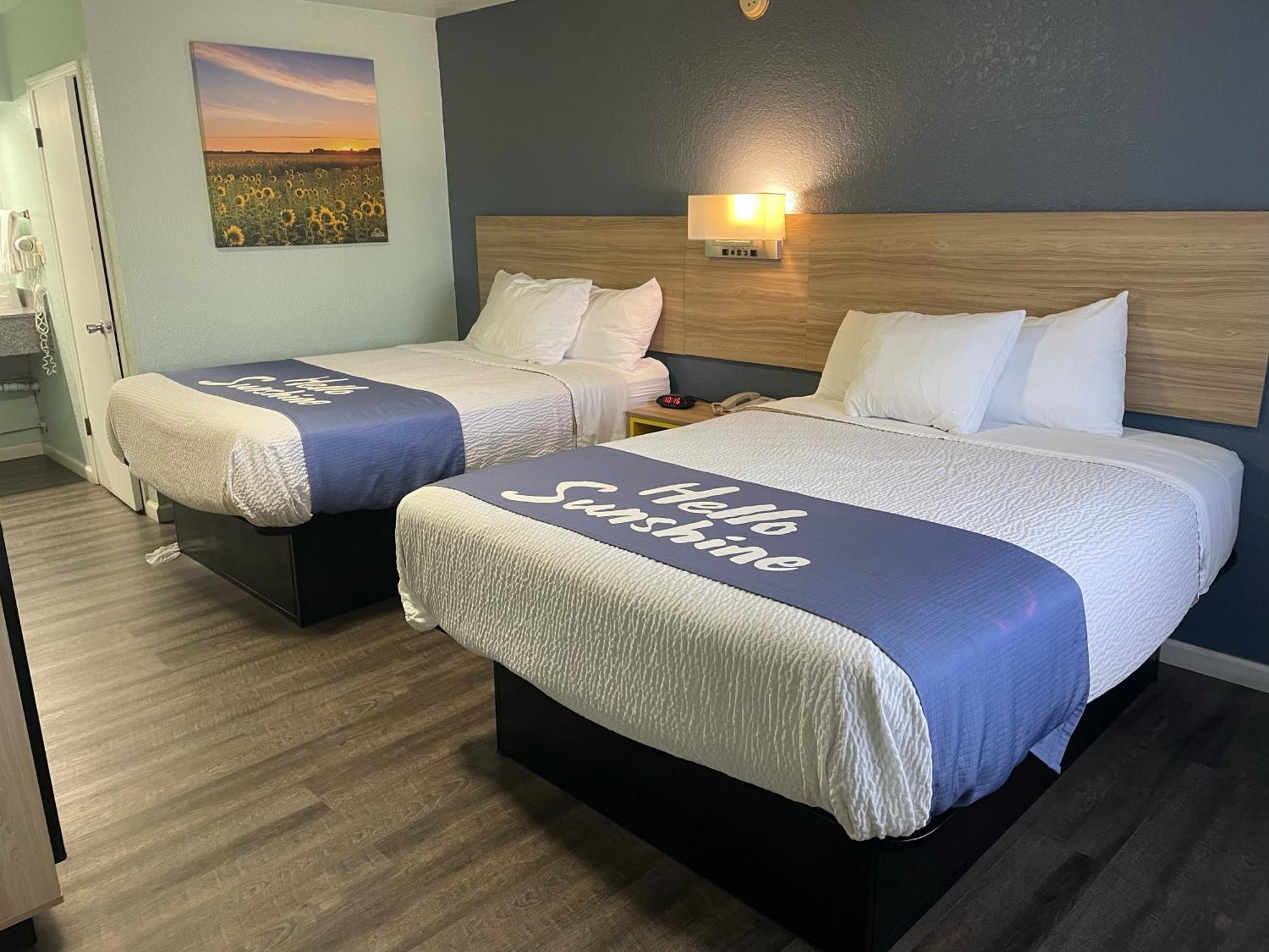 Days Inn By Wyndham Pratt Extérieur photo